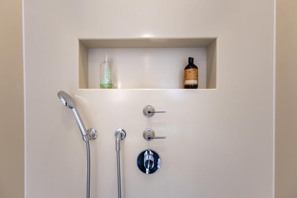 Bad 6, Impression 11